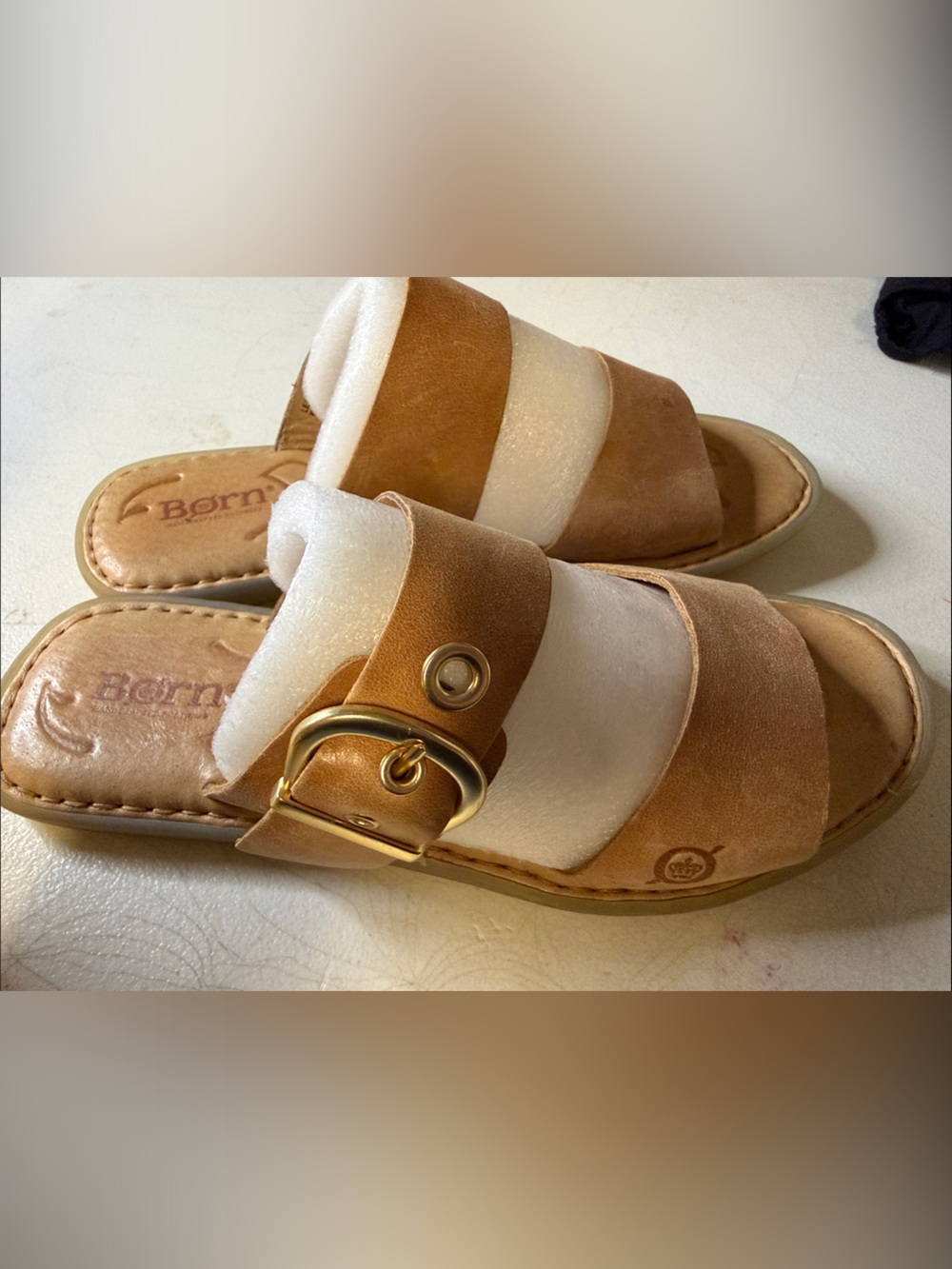 Børn Gold Buckle Leather Sandals | EUC | Sz 7